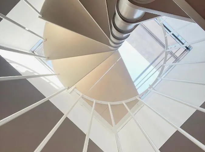 U-nique Urquinaona Ii